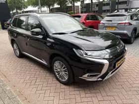 Mitsubishi Outlander (2021) thumbnail 7
