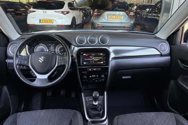Suzuki Vitara (2021) thumbnail 3