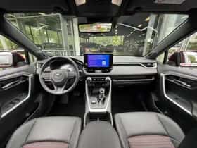 Toyota RAV4 (2024) thumbnail 3