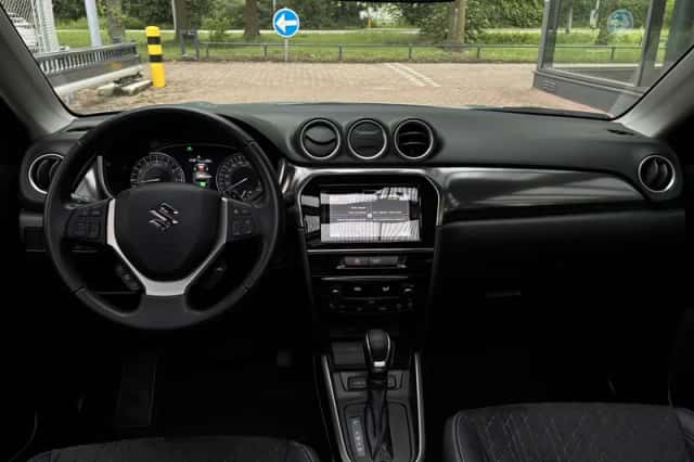 Suzuki Vitara (2022) thumbnail 4