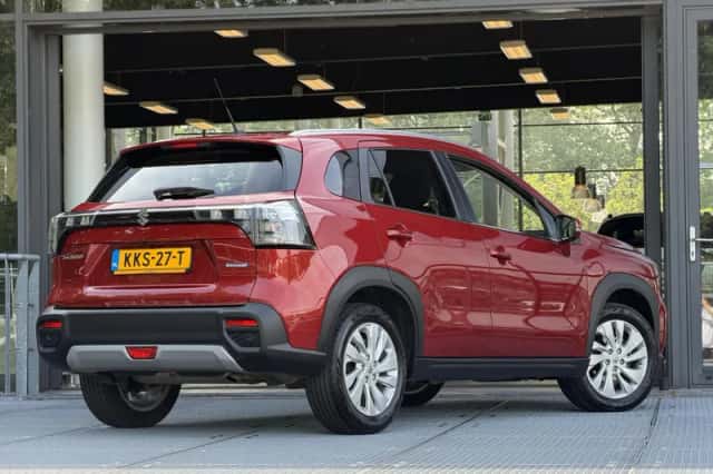 Suzuki S-Cross (2025) thumbnail 2