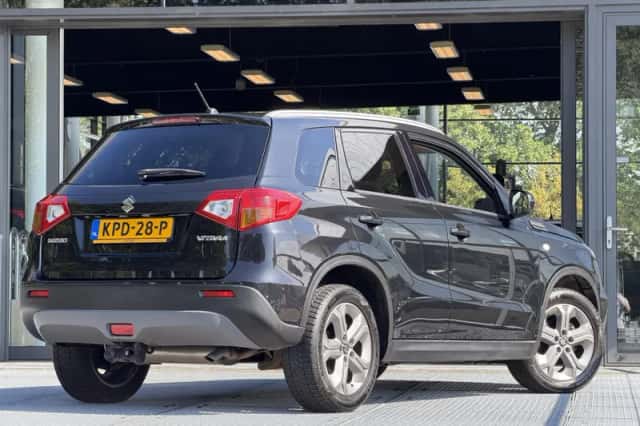 Suzuki Vitara (2017) thumbnail 2