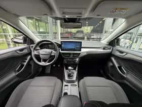 Ford Focus (2024) thumbnail 3