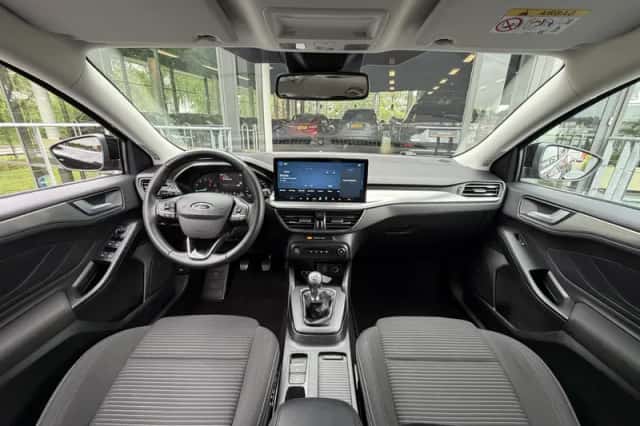 Ford Focus (2024) thumbnail 3
