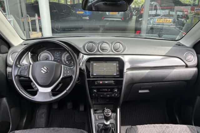 Suzuki Vitara (2022) thumbnail 3