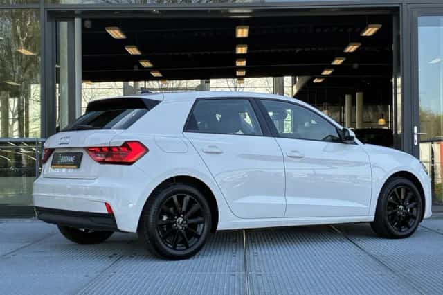 Audi A1 (2025) thumbnail 2