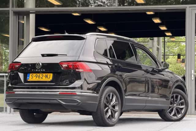 Volkswagen Tiguan (2023) thumbnail 2