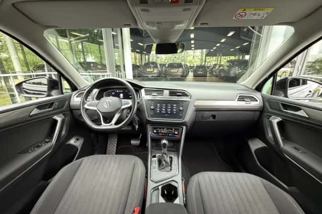 Volkswagen Tiguan (2023) thumbnail 3