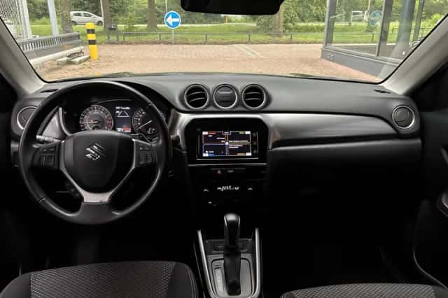 Suzuki Vitara (2021) thumbnail 4