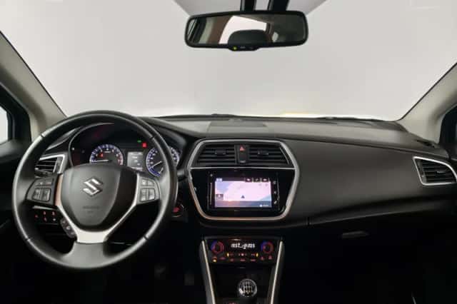Suzuki S-Cross (2021) thumbnail 4