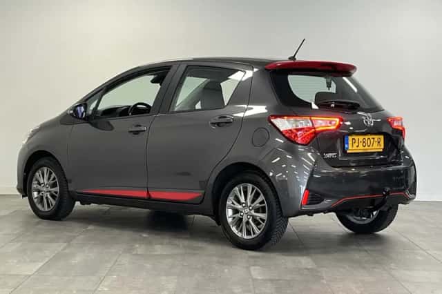Toyota Yaris (2017) thumbnail 6