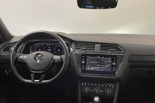 Volkswagen Tiguan (2021) thumbnail 3