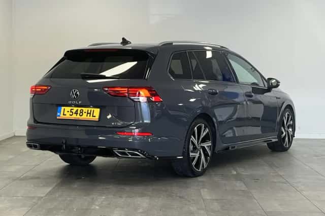 Volkswagen Golf (2021) thumbnail 2