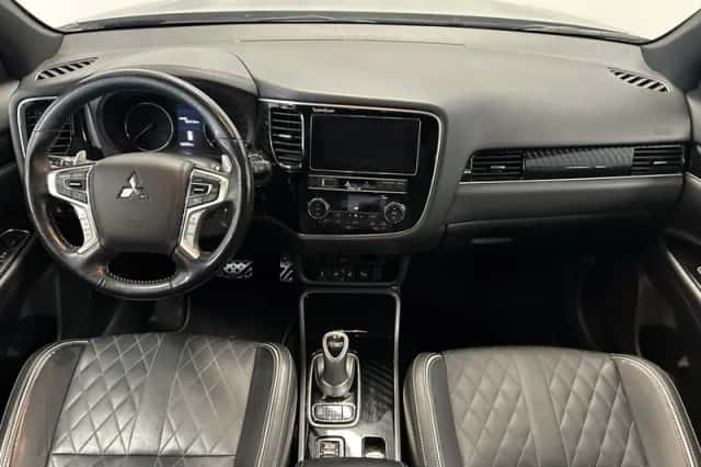 Mitsubishi Outlander (2019) thumbnail 3