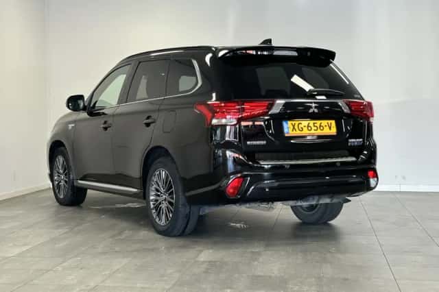 Mitsubishi Outlander (2019) thumbnail 6