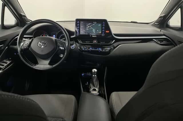 Toyota C-HR (2021) thumbnail 3