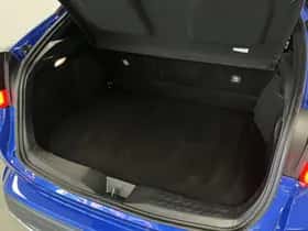Toyota C-HR (2021) thumbnail 9