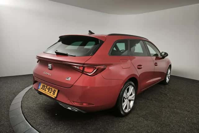 SEAT Leon (2021) thumbnail 2