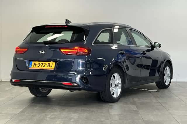 Kia Ceed Sportswagon (2021) thumbnail 2