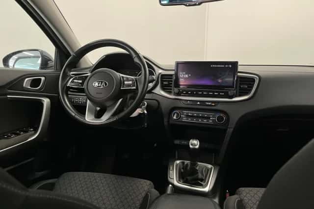 Kia Ceed Sportswagon (2021) thumbnail 3