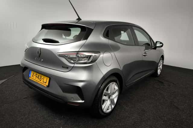 Renault Clio (2023) thumbnail 2