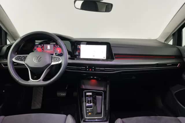 Volkswagen Golf (2024) thumbnail 3