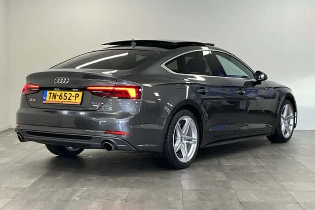 Audi A5 (2018) thumbnail 2