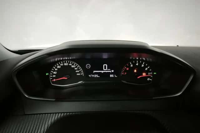 Peugeot 2008 (2022) thumbnail 4