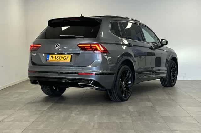 Volkswagen Tiguan (2021) thumbnail 2