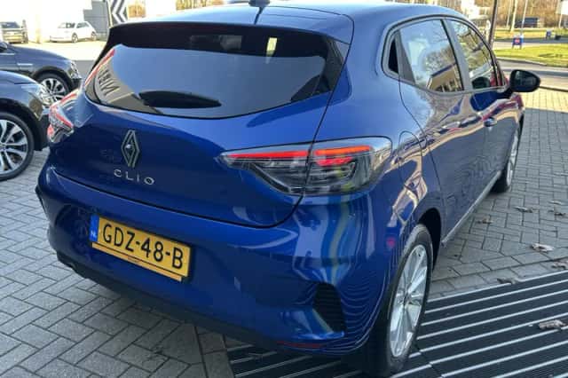 Renault Clio (2024) thumbnail 2