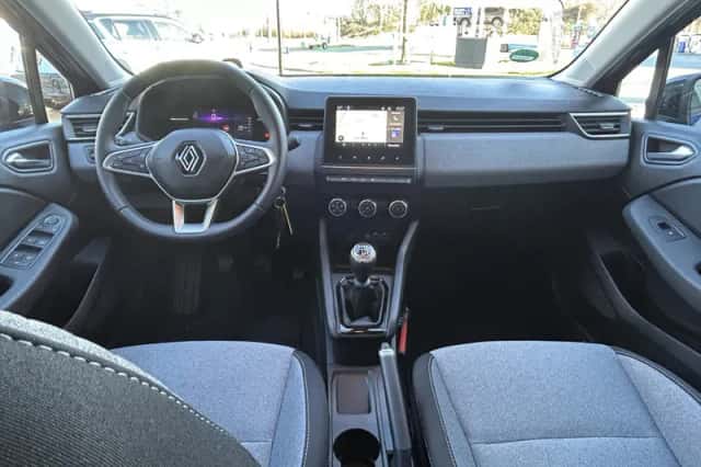 Renault Clio (2024) thumbnail 3