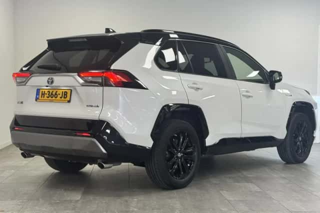 Toyota RAV4 (2019) thumbnail 2