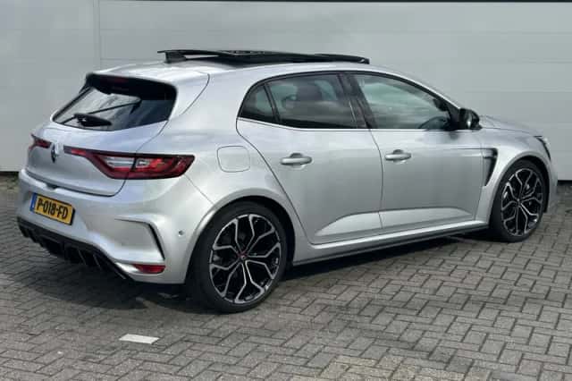 Renault Mégane (2018) thumbnail 2