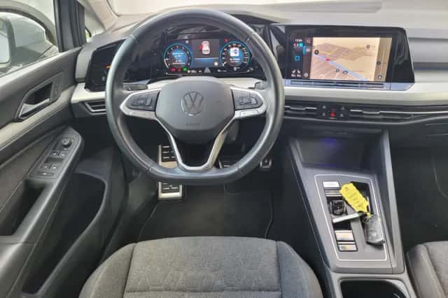 Volkswagen Golf (2023) thumbnail 3