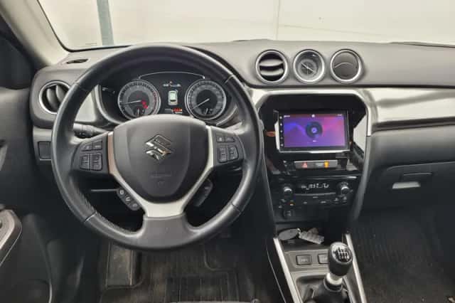 Suzuki Vitara (2022) thumbnail 3