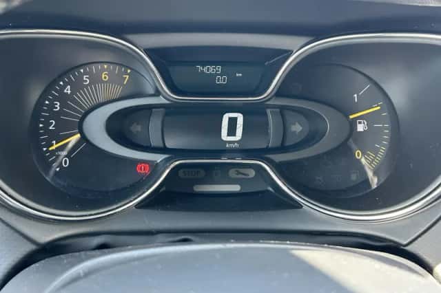 Renault Captur (2015) thumbnail 4