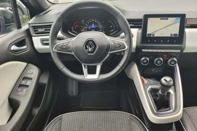 Renault Clio (2023) thumbnail 3