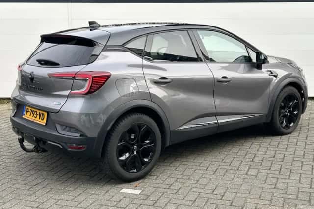 Renault Captur (2022) thumbnail 2