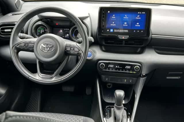 Toyota Yaris (2024) thumbnail 3