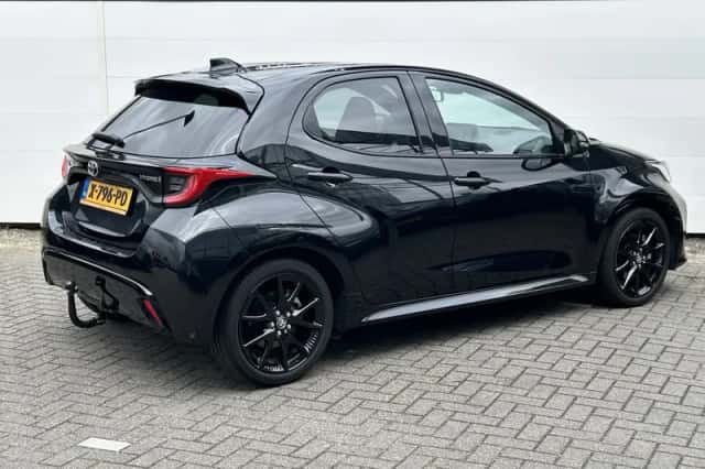 Toyota Yaris (2024) thumbnail 2