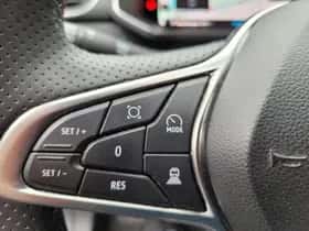 Renault Captur (2024) thumbnail 31