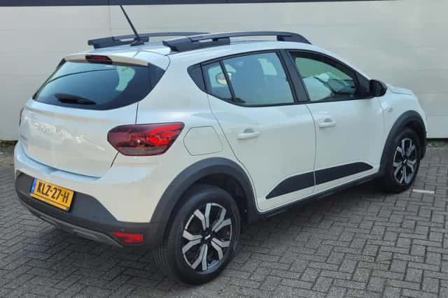 Dacia Sandero Stepway (2023) thumbnail 2