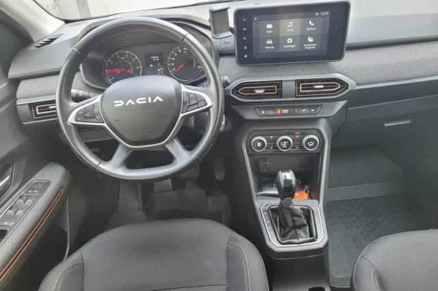 Dacia Sandero Stepway (2023) thumbnail 3