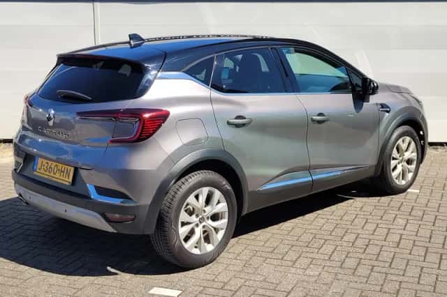 Renault Captur (2020) thumbnail 2