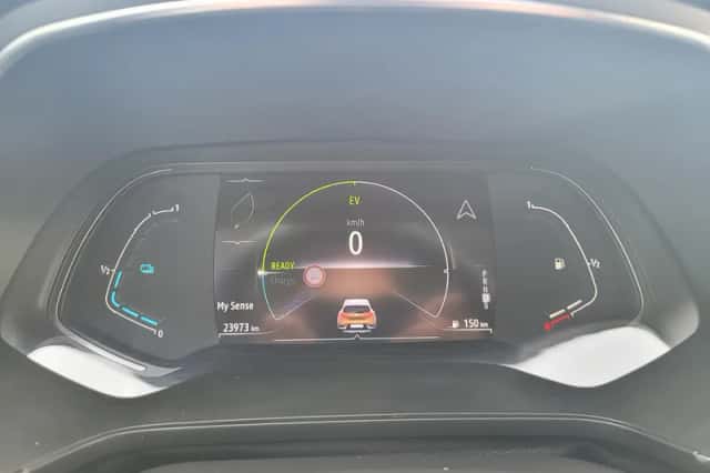 Renault Captur (2022) thumbnail 4