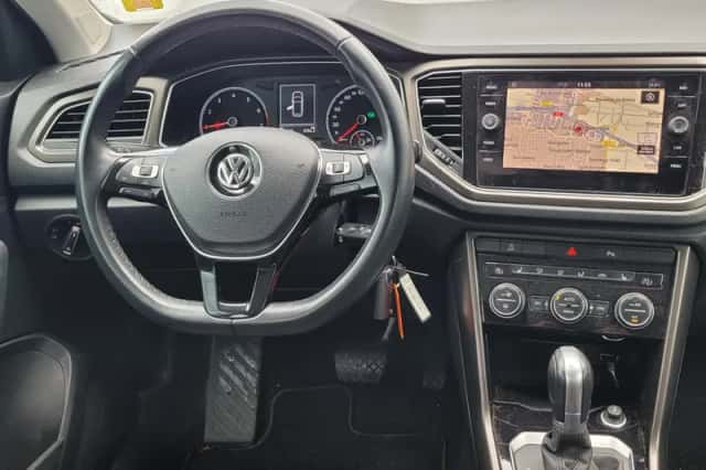 Volkswagen T-Roc (2018) thumbnail 3