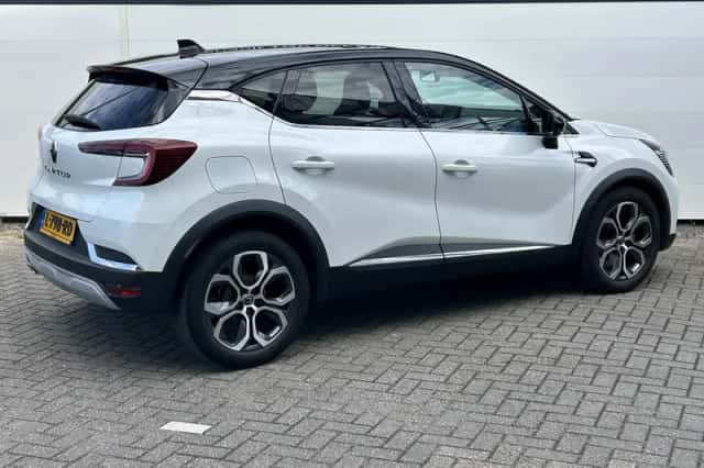 Renault Captur (2020) thumbnail 2