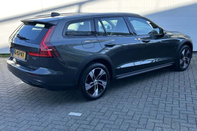 Volvo V60 (2019) thumbnail 2