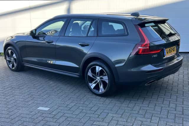 Volvo V60 (2019) thumbnail 6