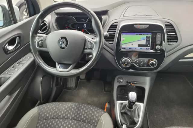 Renault Captur (2017) thumbnail 3